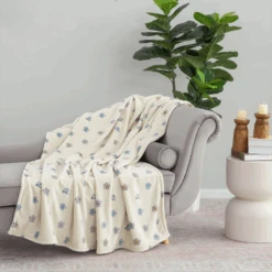 Vintage Daisies Plush Throw Blanket
