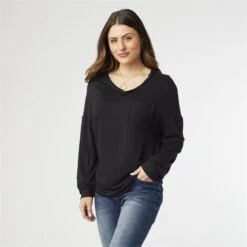 KATE V-NECK TEE WITH POCKET BLACK