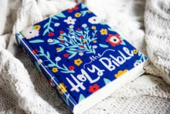 ESV JOURNALING BIBLE -Simply Devine Gifts And Decor Shop 5M6A4775 900x 85db9c96 aa4c 4dff 853a 26fbe9468e96