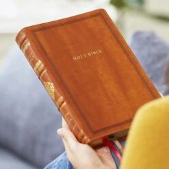 NKJV, Personal Size Reference Bible, Sovereign Collection, Red Letter Edition, Comfort Print: Holy Bible, New King James Version